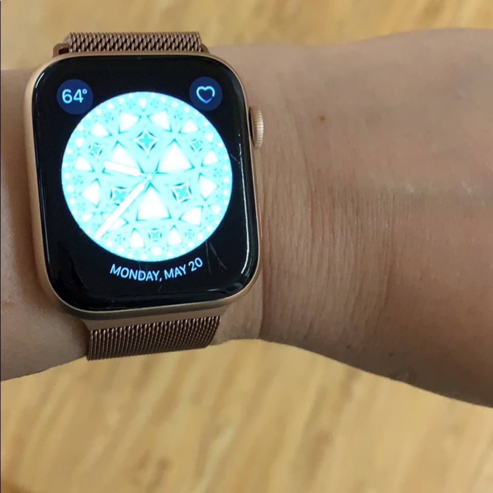 Apple Watch series 4 44mm cellular and gps.